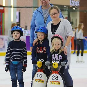 DUBAI ICE RINK ADMISSION - Image 5